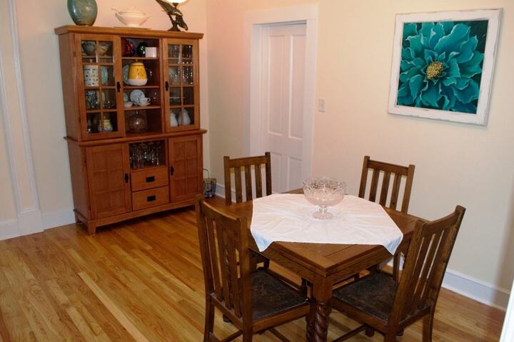 Dining 15 of 19