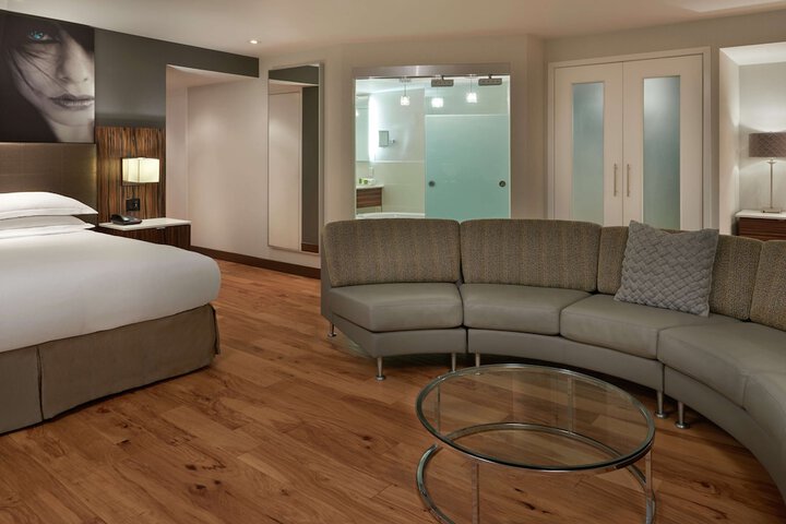 Room 43 of 77