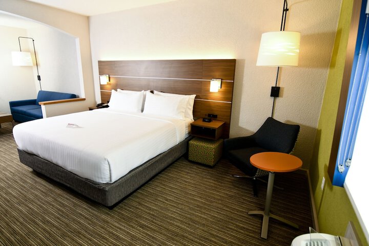 Room 100 of 126