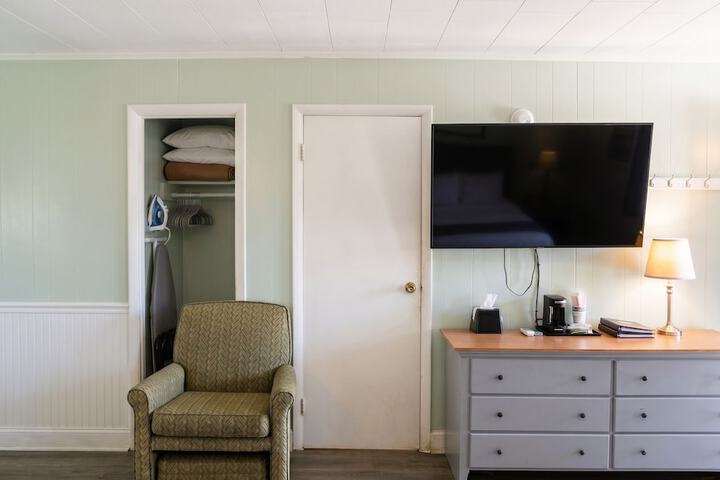 Colonial Inn Motel
