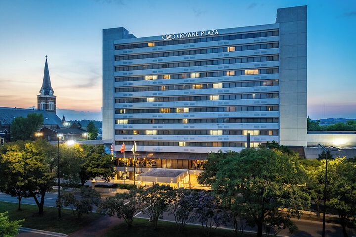 Crowne Plaza Knoxville Downtown University by IHG