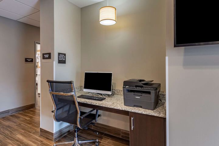 Business Center 32 of 32