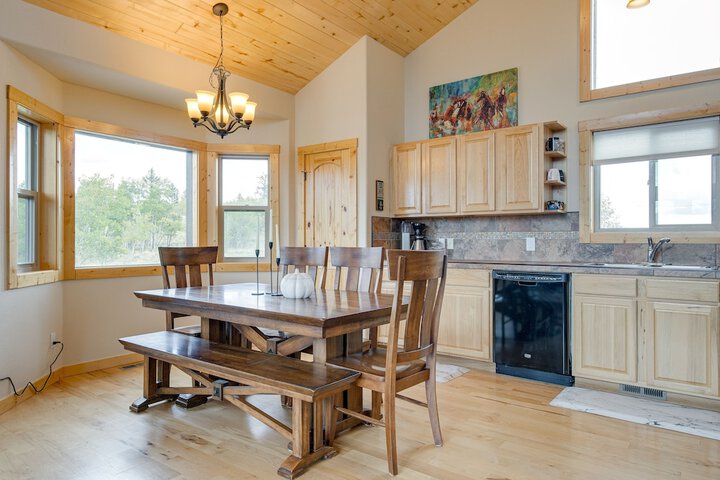 Jefferson Mountain Cabin w / Private Deck & Grill!
