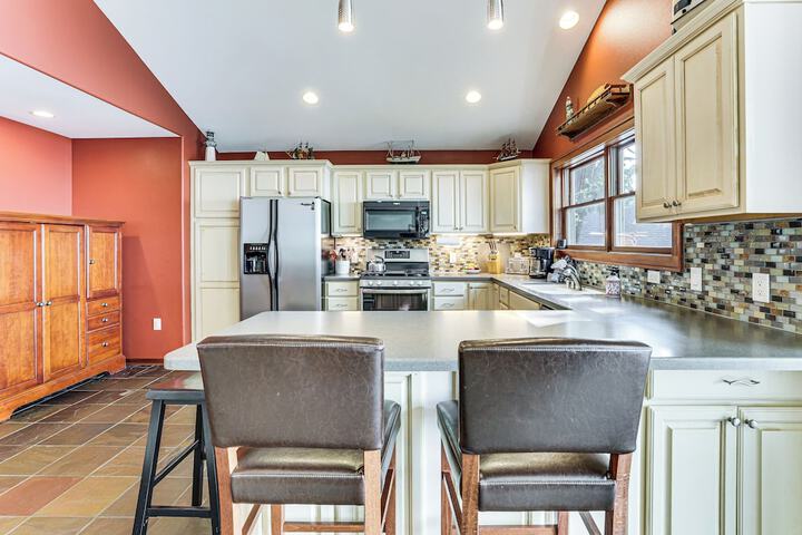Spacious Edgerton Home w / Private Beach & Views!