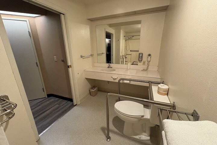 Room 11 of 26