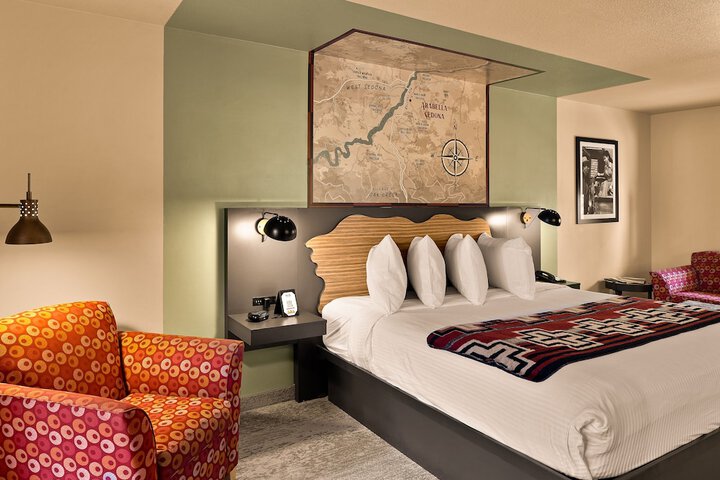 Room 32 of 80