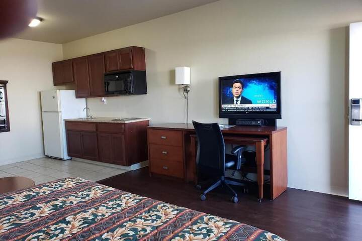 Crossroads Inn & Suites