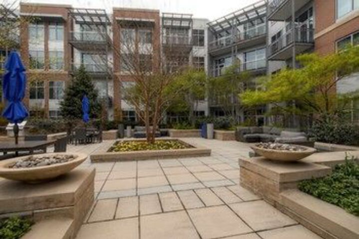 Global Luxury Suites at Park Crest Lofts
