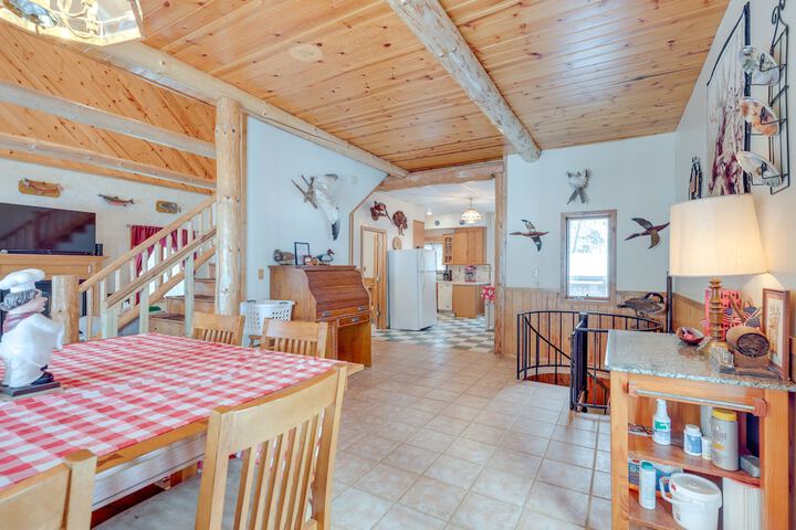 Lakefront Rhinelander Retreat w / Private Hot Tub!