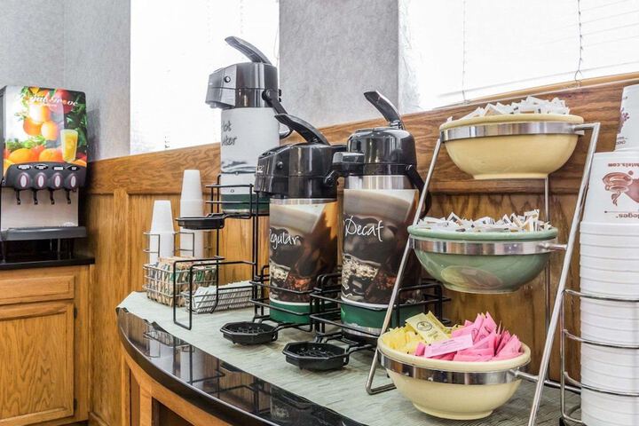 Breakfast/Coffee Service 27 of 33