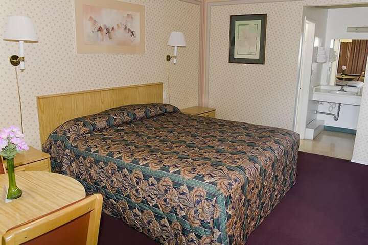 Room 17 of 18