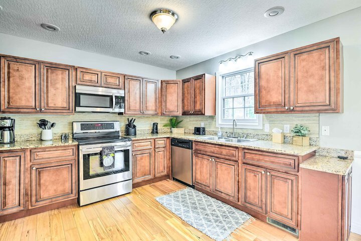 Secluded Retreat on 2 Acres Near Dale Hollow Lake!
