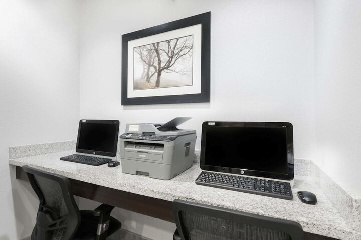 Business Center 25 of 26