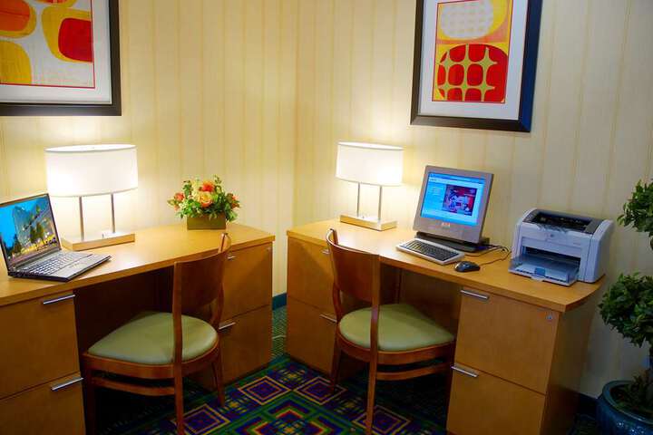 Business Center 18 of 20