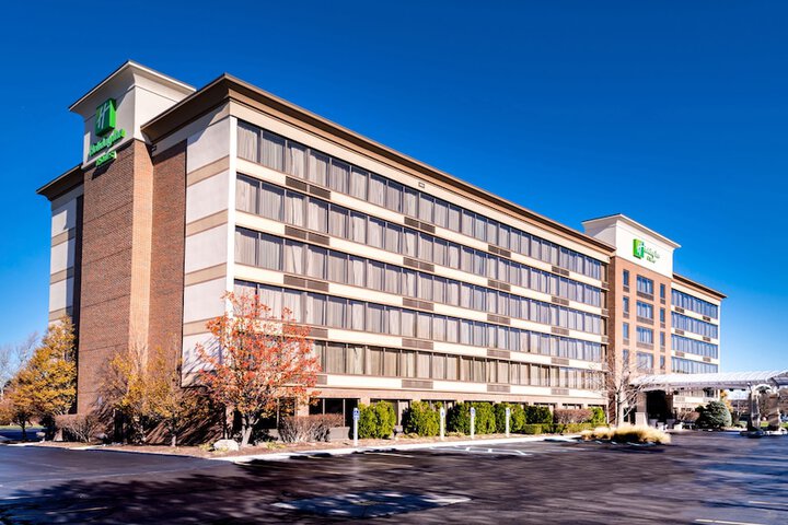 Holiday Inn Hotel & Suites Warren by IHG