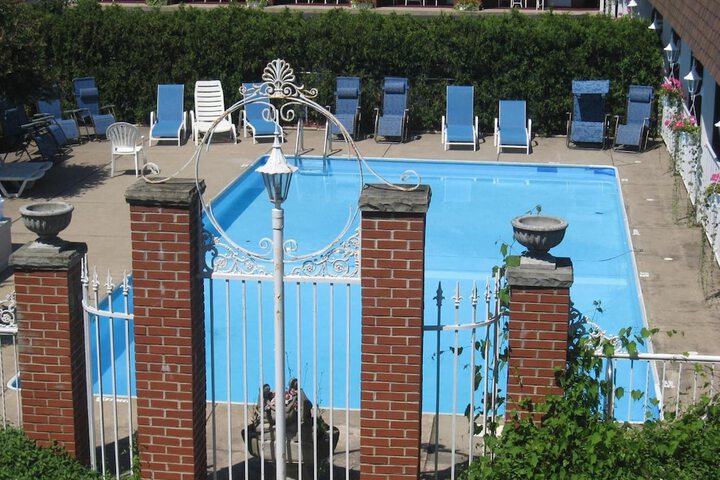 Lockport Inn & Suites