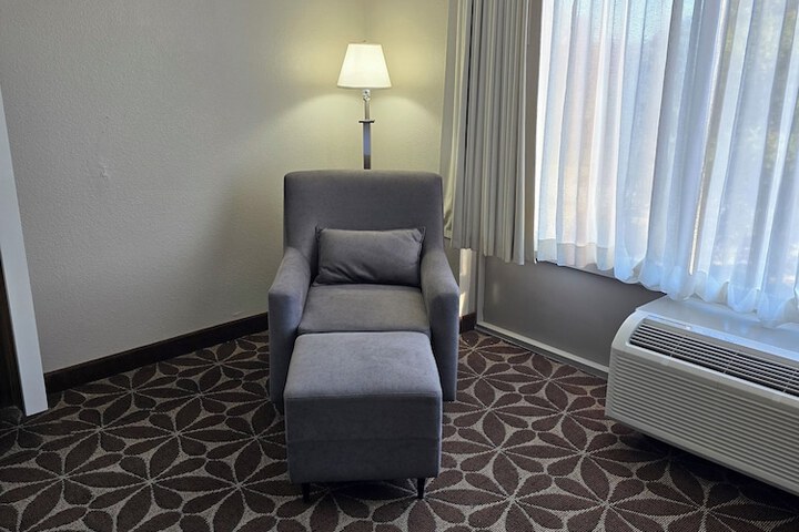 Room 25 of 37