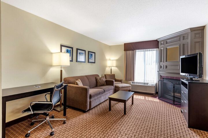 Comfort Inn & Suites Warsaw near US-30
