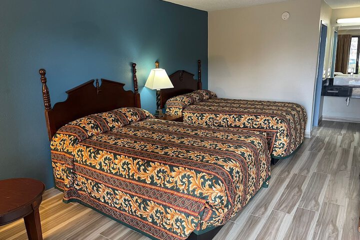 Room 4 of 10