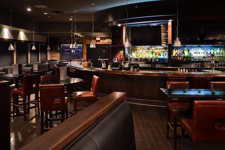 Lounge 53 of 55
