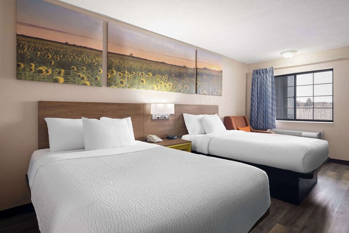 Days Inn & Suites by Wyndham Kokomo