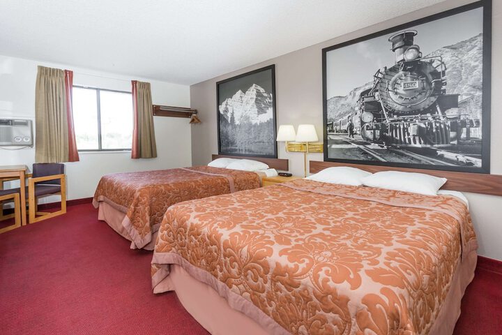 Room 9 of 16