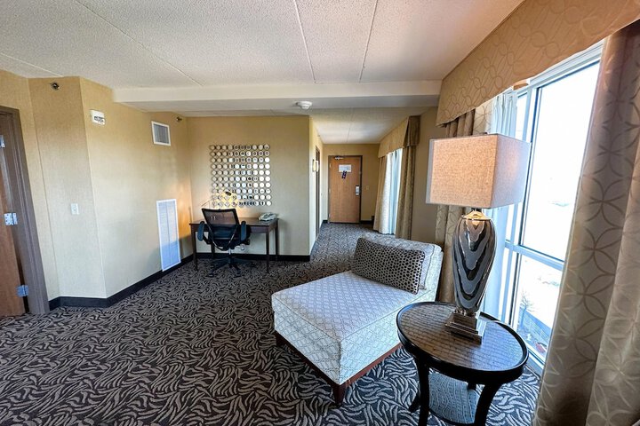 DoubleTree by Hilton Bay City - Riverfront