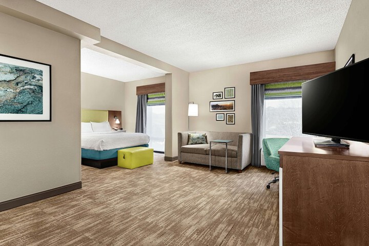 Room 12 of 25