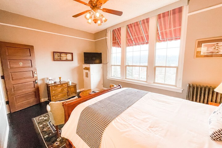 Room 51 of 140