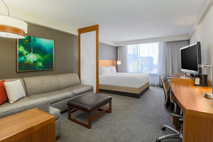 Room 10 of 29
