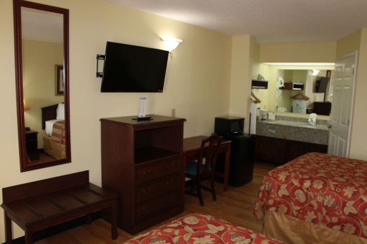 Room 6 of 15