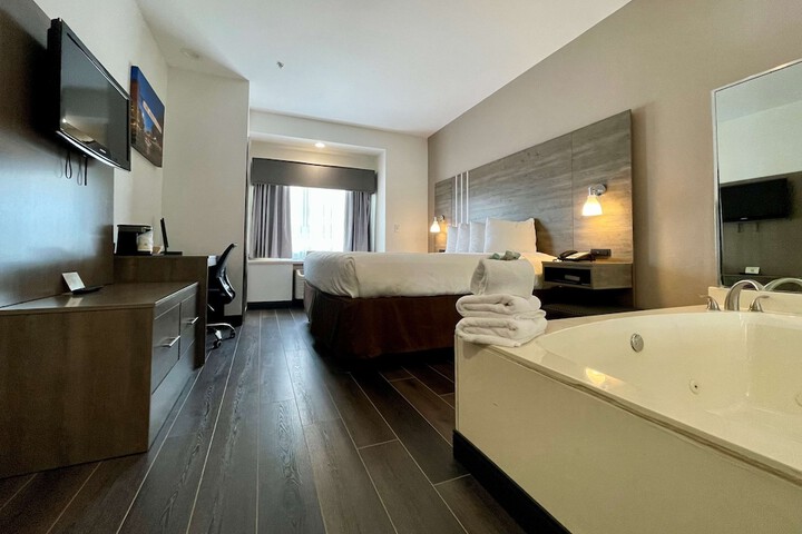 Room 4 of 15