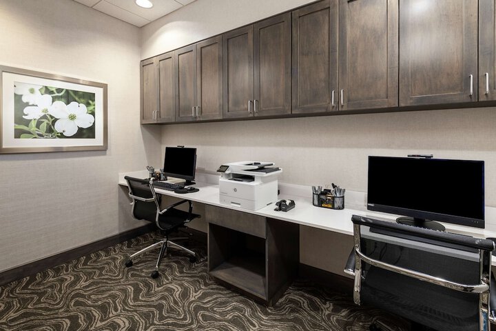 Business Center 26 of 26