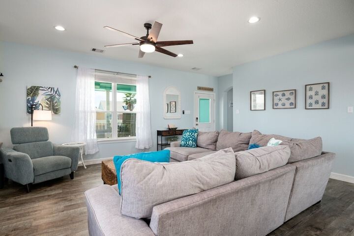 Sunrise Paradise 3 Bedroom Home by RedAwning
