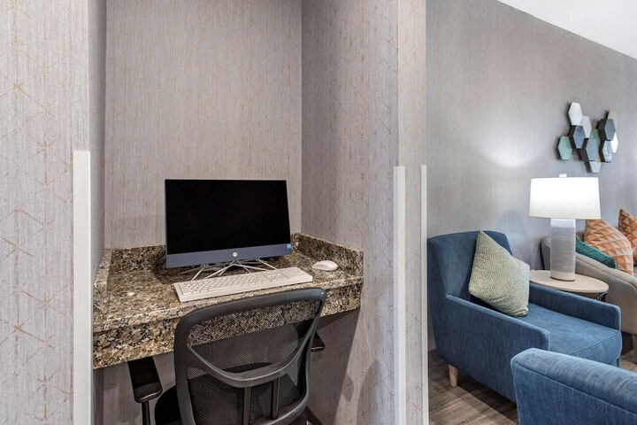 Business Center 28 of 28