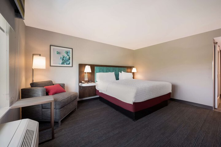 Room 30 of 42