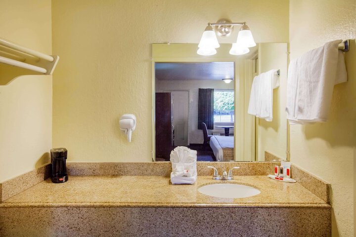 Room 15 of 36