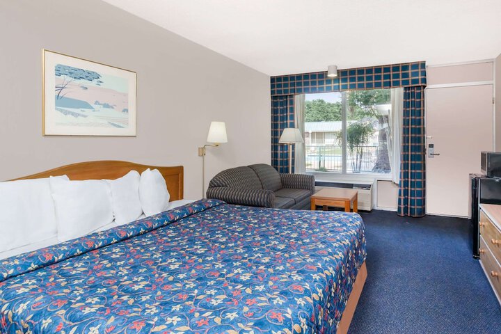 Room 15 of 23