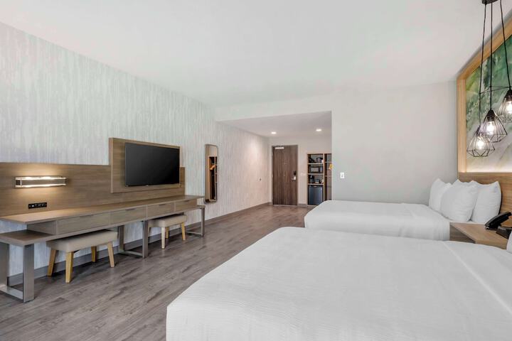 Room 33 of 46
