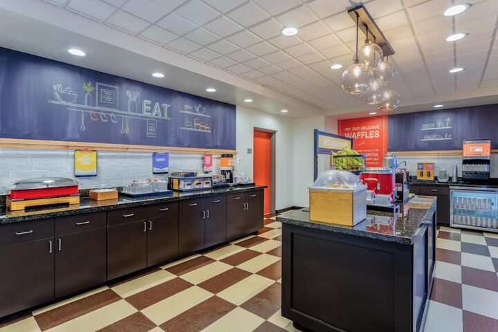 Hampton Inn & Suites Parkersburg Downtown