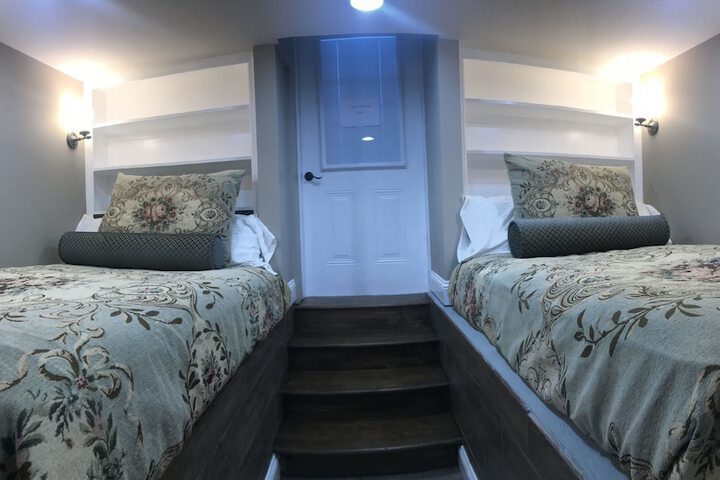 Room 80 of 100