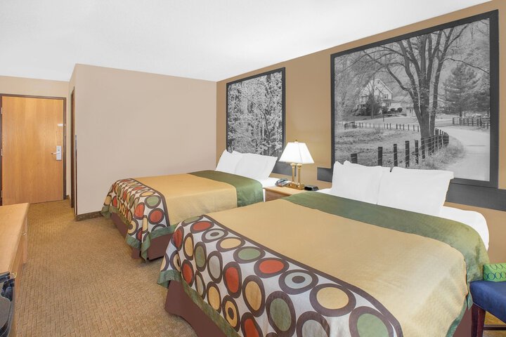 Room 9 of 16