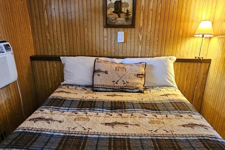 Lakeshore Motel Ice Lake