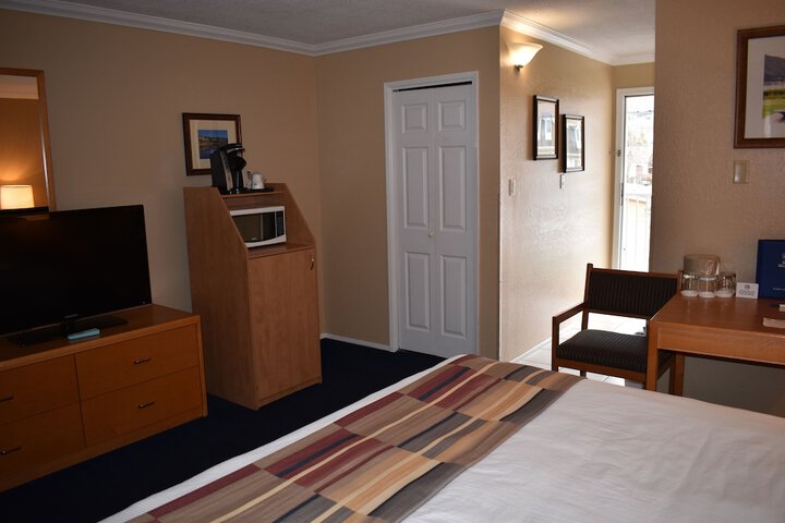 Room 51 of 66