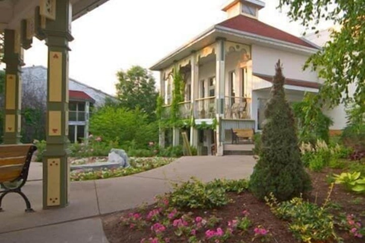 Hotel Exterior 22 of 35