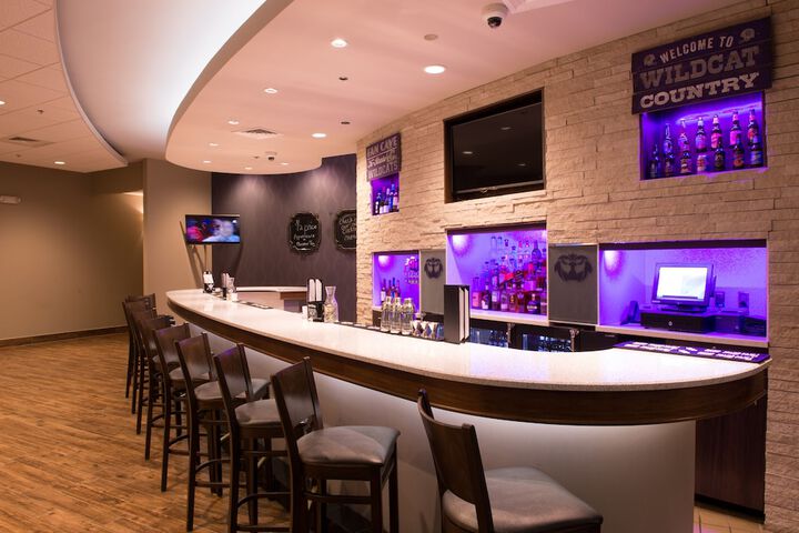 Lounge 56 of 71
