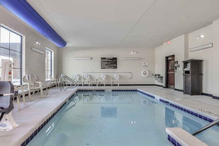 Cobblestone Hotel & Suites - Waukesha / West Milwaukee