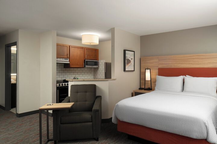 Room 18 of 28
