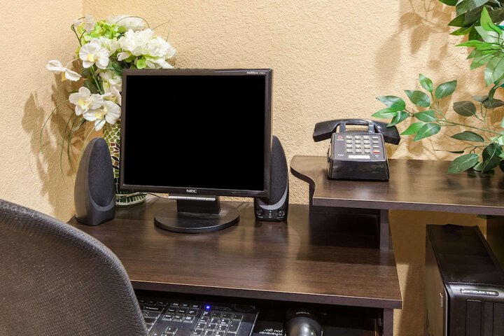Business Center 42 of 44