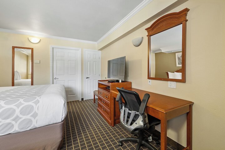 Alexis Park Hotel